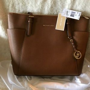 NWT!! MICHAEL KORS Jet Set Tote (Top zip!) Large
